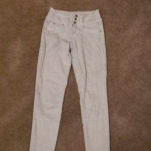 White skinny jeans